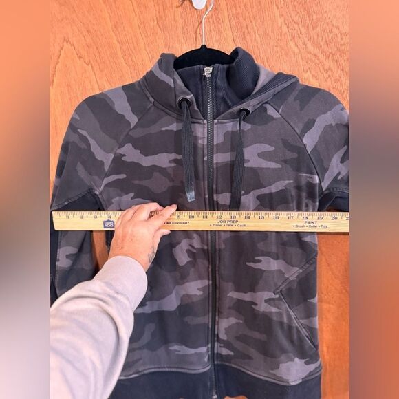 Athleta Gray Camo Triumph Jacket Size M - Picture 8 of 9